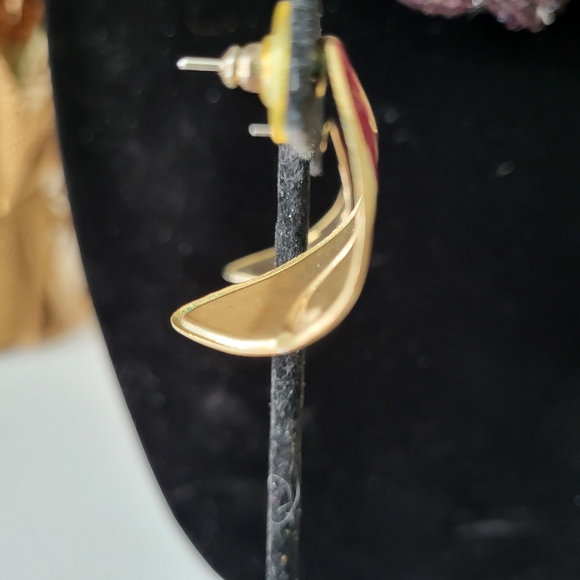 Purple Multistrand Knotted Seed Bead Necklace and Vintage Enamel Earrings - Picture 3 of 16